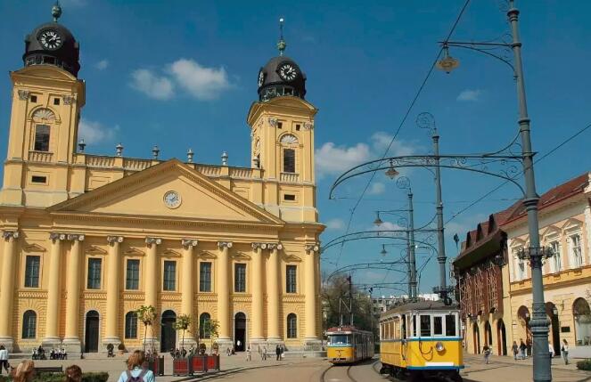 德布勒森是匈牙利第二大城市,位于布达佩斯东部,既是一座历史